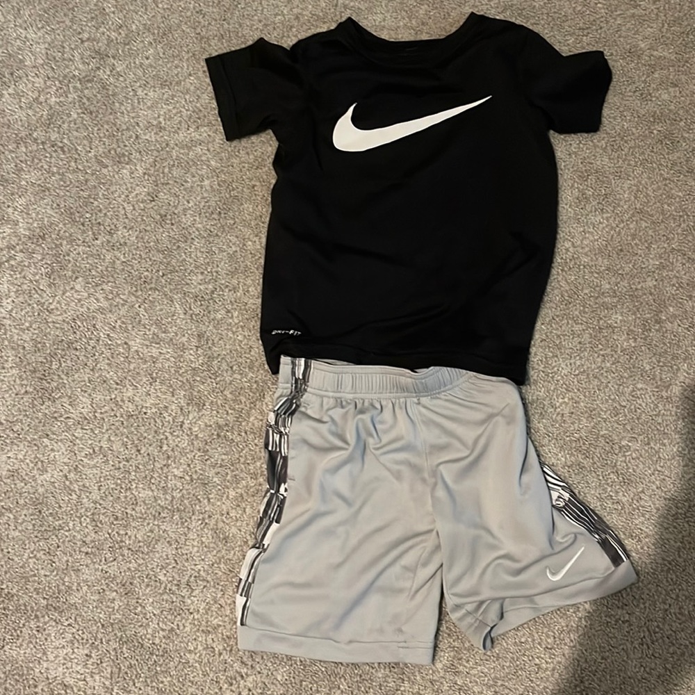 Boys Nike set like new